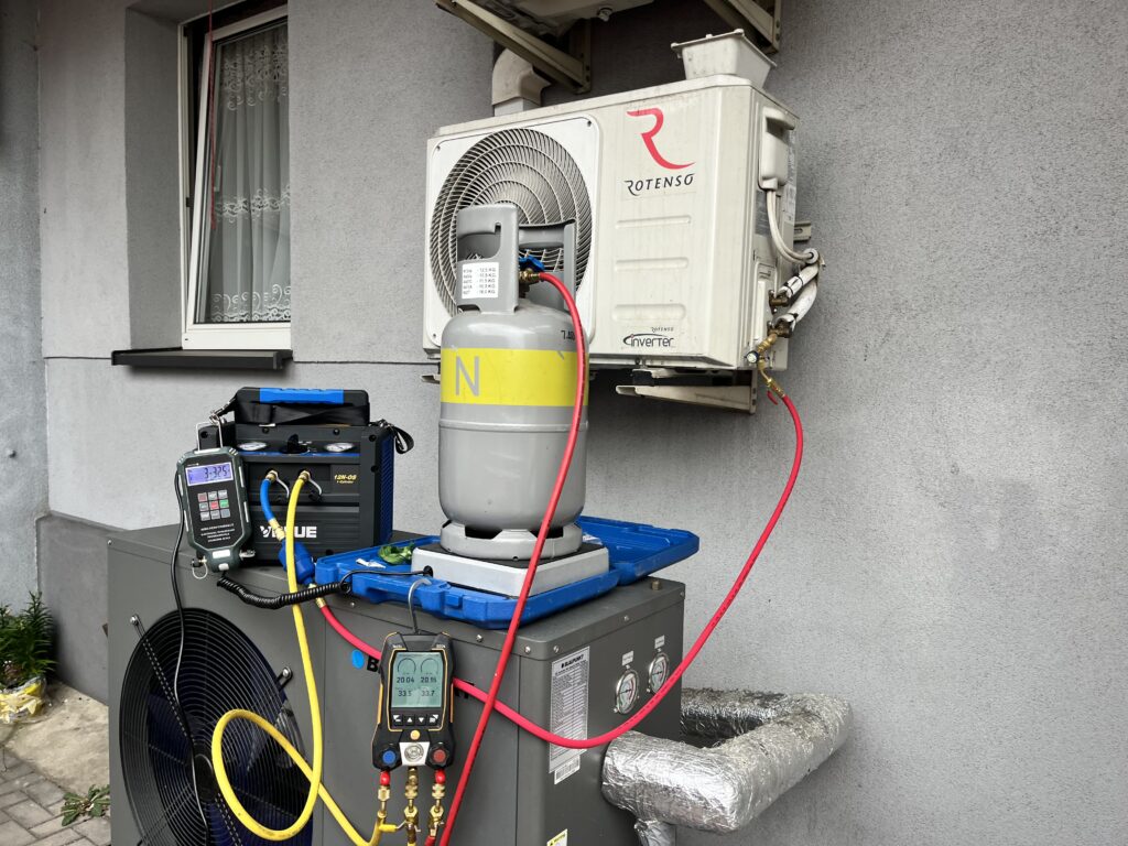 Serwis układu klimatyzacji z użyciem profesjonalnego sprzętu pomiarowego – EnergiaPlanet
