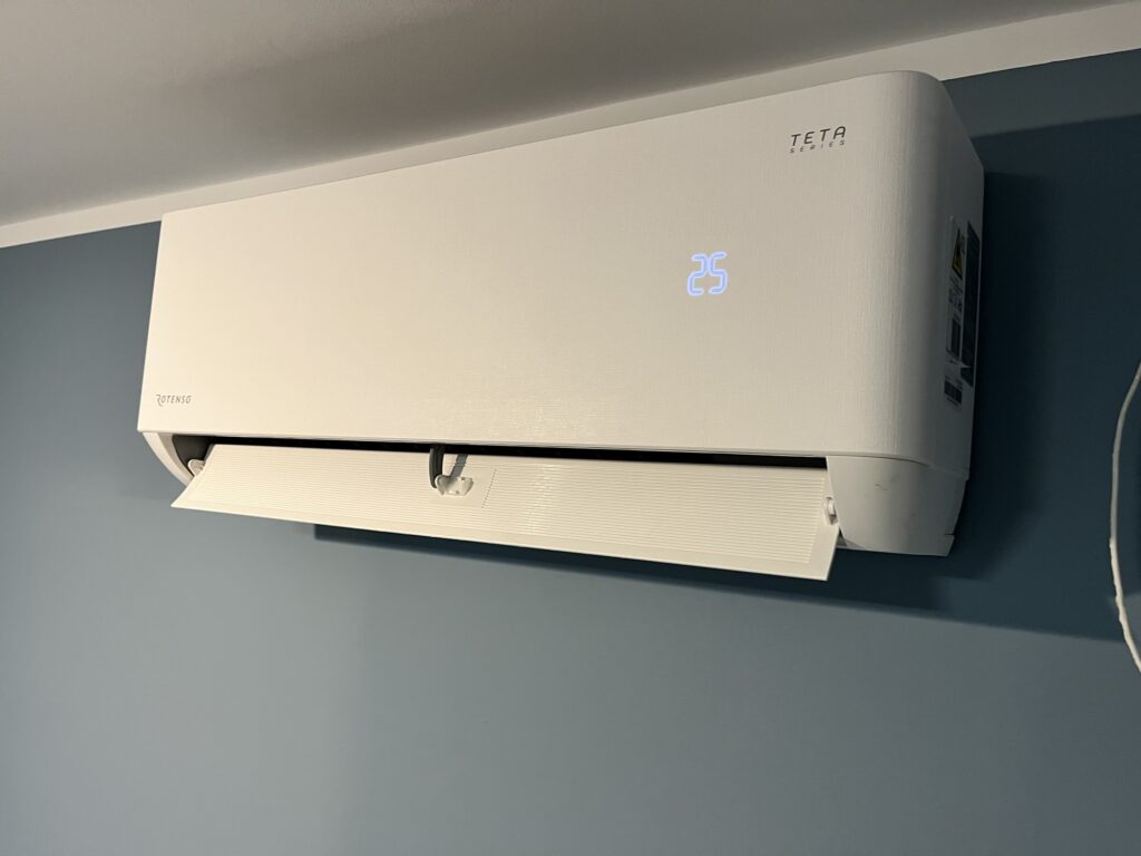 Klimatyzator Rotenso Teta w gabinecie weterynaryjnym, Gierałtowice